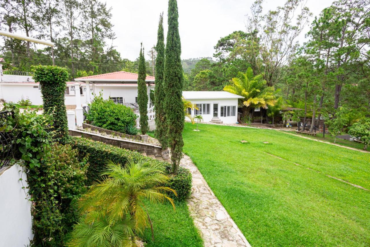 Hotel Cocoview, Bar & Restaurante Valle de Angeles Exterior photo