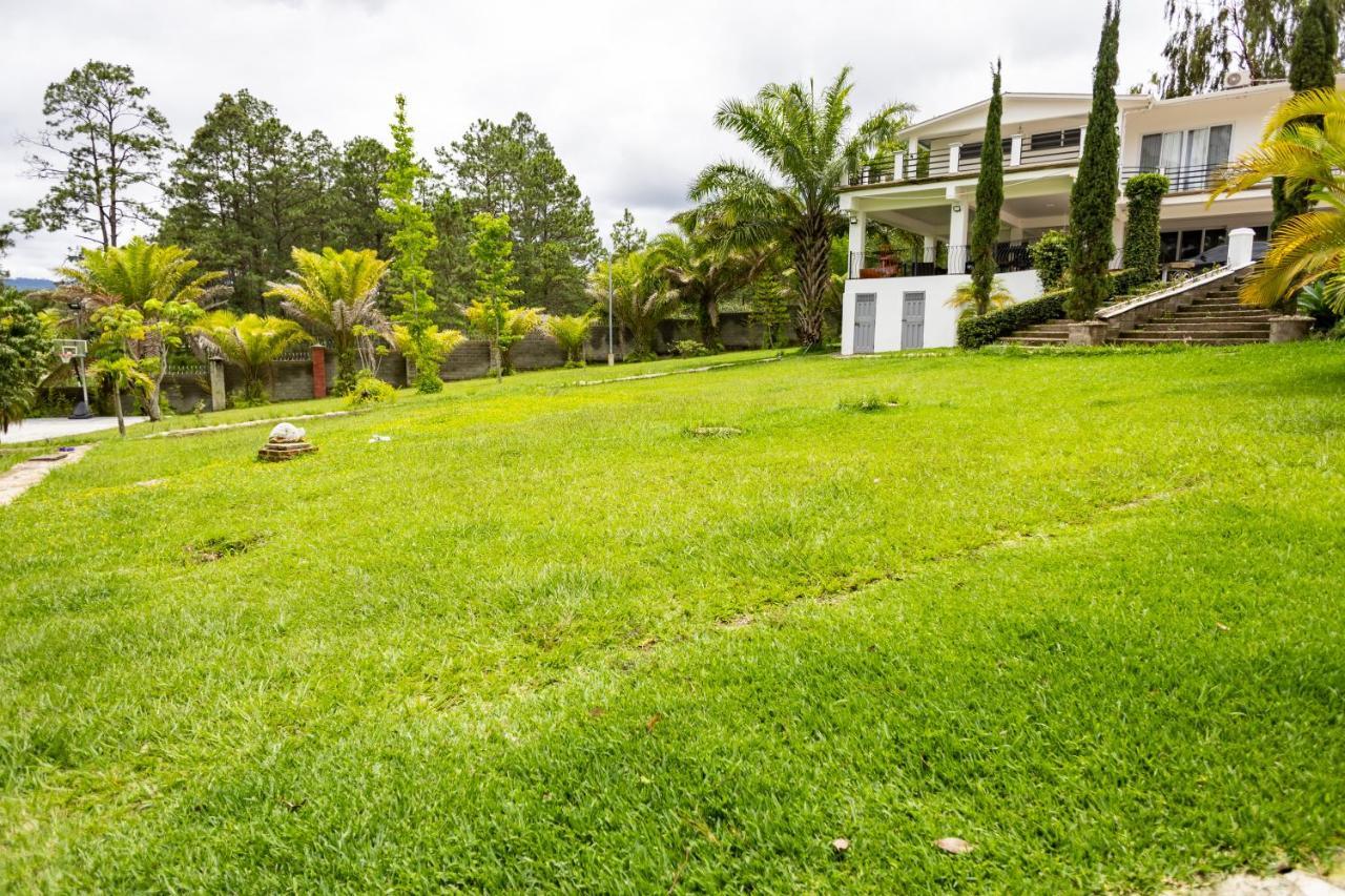 Hotel Cocoview, Bar & Restaurante Valle de Angeles Exterior photo
