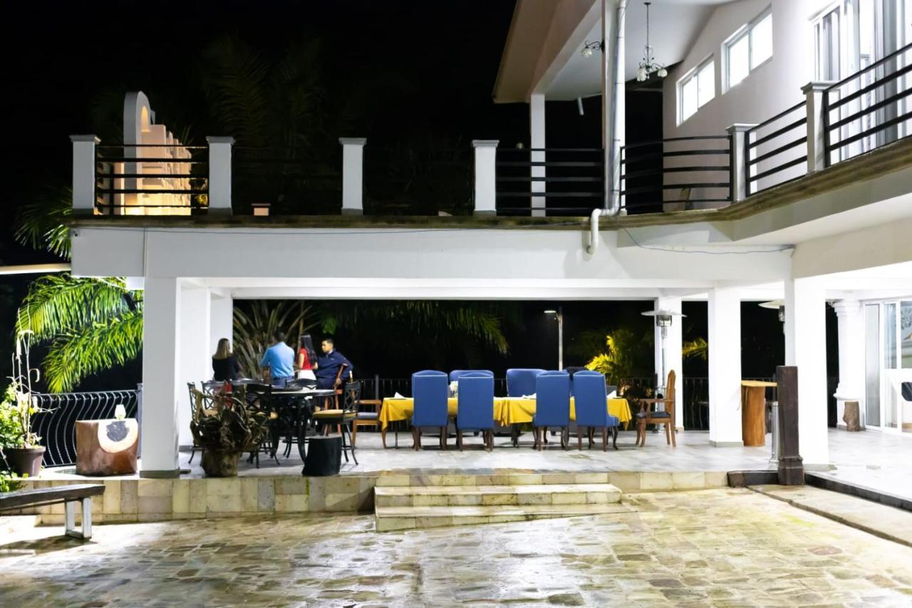 Hotel Cocoview, Bar & Restaurante Valle de Angeles Exterior photo